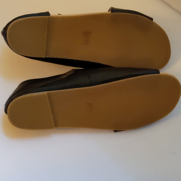 Black leather open toe flats-sz 8 - Picture 5 of 7
